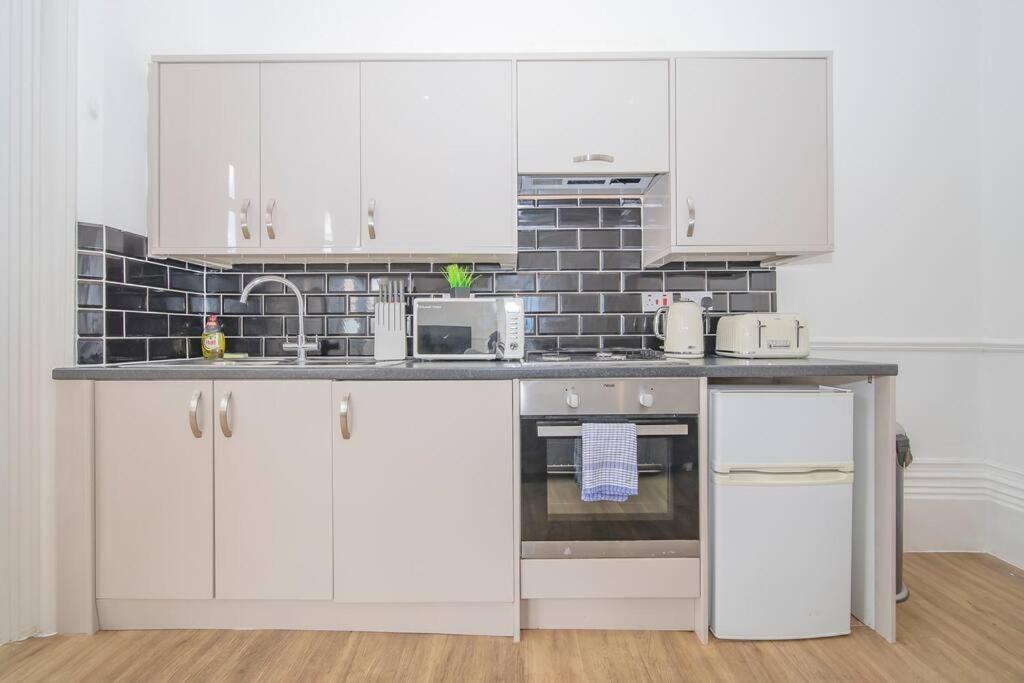 Flash Sales Offer - Any Week Day No Minimum Night Restrictions Central Hove 1 Bedroom Flat Bn38Bru02 Luaran gambar